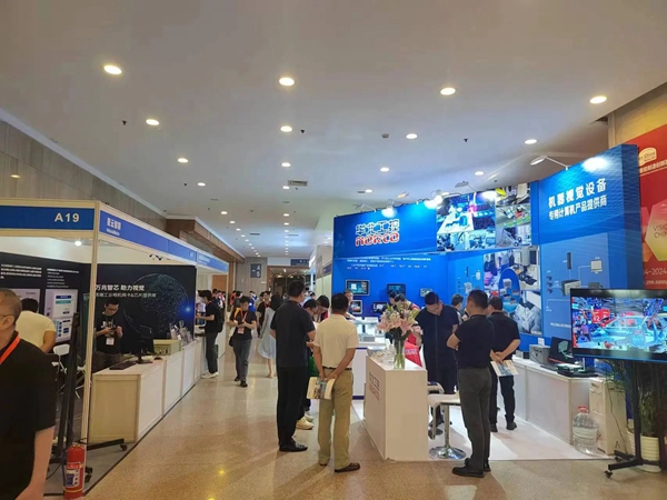 華北工控攜創(chuàng)新產(chǎn)品方案亮相2024中國（北京）機(jī)器視覺展.jpg