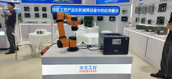 機械臂設備中的產品應用展示