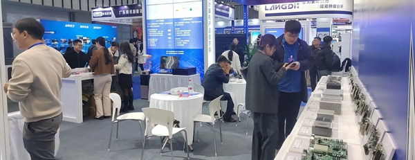 華北工控全方位展示了工業(yè)計算機(jī)產(chǎn)品研發(fā)、定制及生產(chǎn)能力